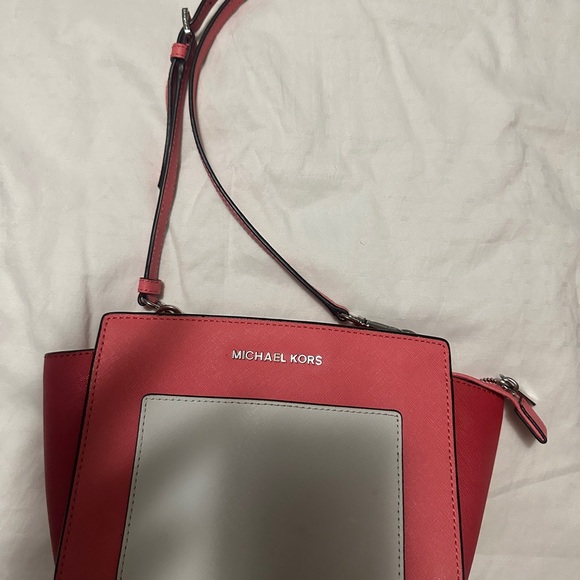 Michael Kors Selma Pocket Medium Messenger. Gently used - Picture 5 of 11